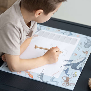 Wochenplaner für Kinder mit Meerestieren, mit Illustrationen von Walen, Tintenfischen und Fischen; ideal für den Schulanfang.