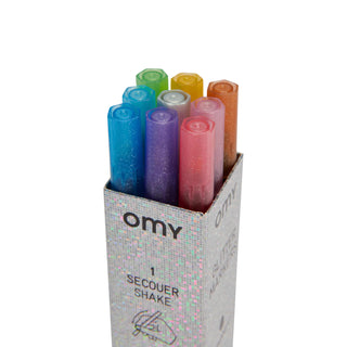 OMY Glitzermarker in 9 leuchtenden Farben, hochkant im stylischen Karton, bereit zum Schütteln und Glitzern.