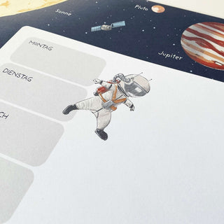 Wochenplaner im Weltraumdesign mit einem illustrierten Astronauten, Planeten und Wochentagen in deutscher Sprache.