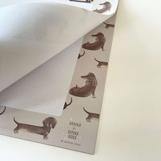 Papierblockunterlage Wochenplaner im skandinavischen Stil mit Dackel-Illustrationen, Geschenkidee für Kinder, Punkte im Design.