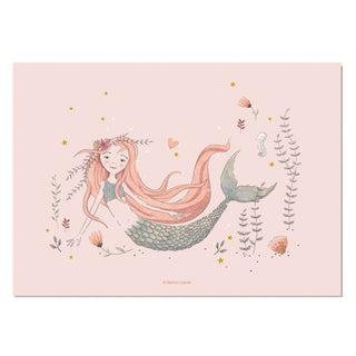 Zauberhaftes kleines Poster mit rosafarbener Meerjungfrau, wallendem Haar, Seepferdchen, Blumen, Seestern, Muscheln auf pastellfarbenem Hintergrund.