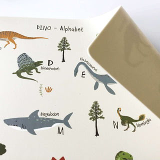 Schreibtischunterlage für Kinder mit Dinosaurier ABC, abwaschbar; zeigt bunte Dinosaurier, jedem Buchstaben des Alphabets zugeordnet.