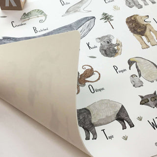 Kinder Schreibtischunterlage, mit Tier-ABC, zeigt Tierzeichnungen wie Koala, Pinguin, Octopus, Tapir, waschbar und lehrreich.