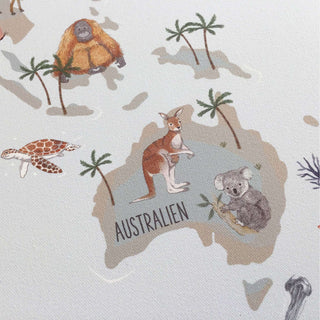 Schreibtischunterlage mit Weltkarte mit Tieren wie Koala, Känguru und Schildkröte in Australien, kinderfreundlich.