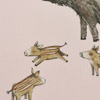 Schreibtischunterlage mit Waldtieren auf nude Hintergrund, realistisch gezeichnete Wildschweine, abwaschbar und dekorativ.