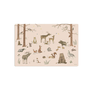 Kinder SchreibtischUnterlage mit ganz vielen unterschiedlichen Waldtieren. Teilweise haben die Tiere Jungtiere. Alles ist von Hand illustriert in natürlich, ansprechenden Farben.