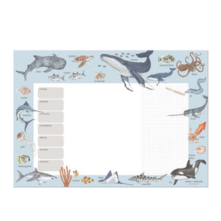 Schreibtischunterlage/Wochenplaner mit Stundenplan; Meerestiere; Wale, Haie, Fische; strukturiertes, farbenfrohes Design.